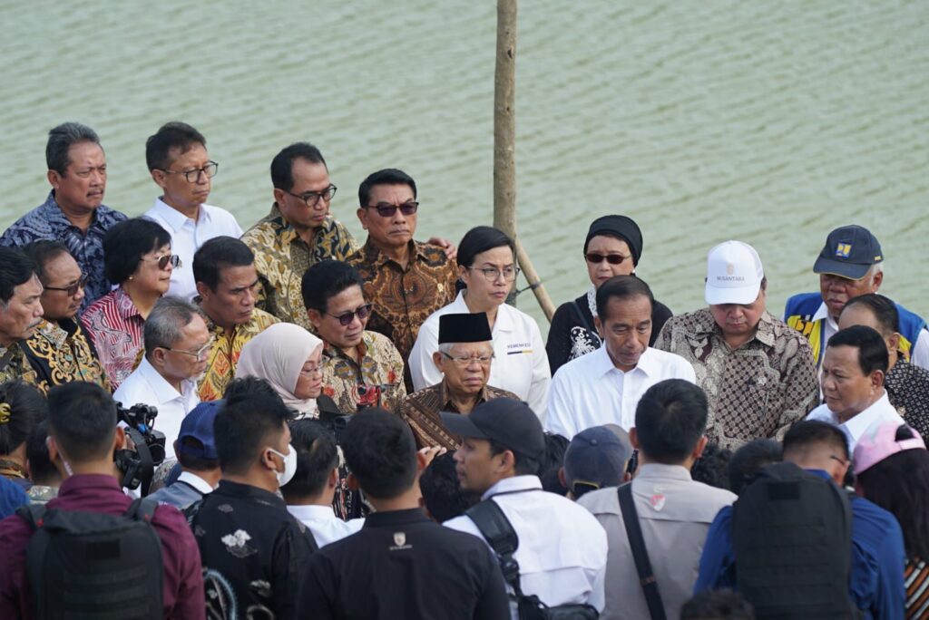 Menteri Desa Dampingi Jokowi Kunjungi Embung di IKN