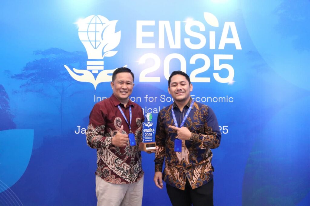 Pemuda Desa di Gowa Terima Penghargaan Ensia Awards 2025 Sebagai Local Hero Inspiratif